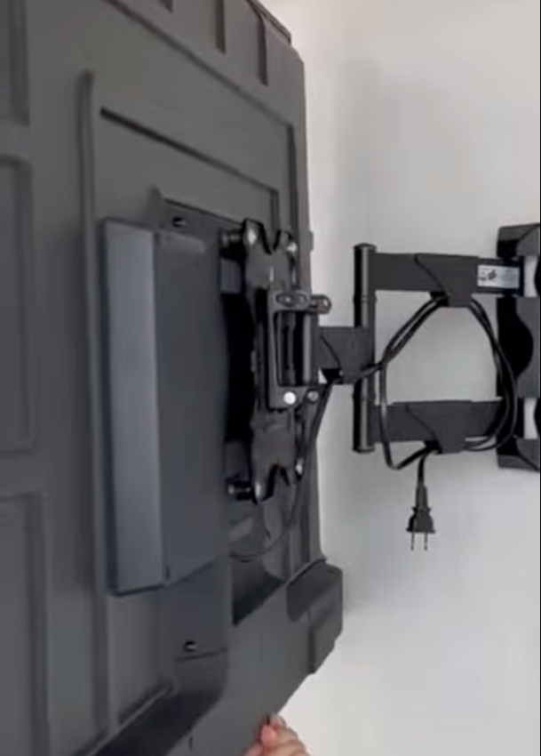 TCL 32" - 55" Swivel Bracket (Single Arm) Wall Mount (with TV Installation)